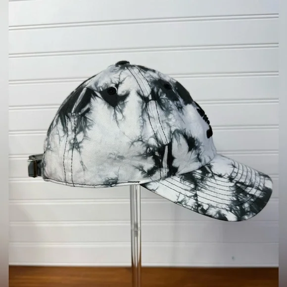 Adidas women’s black & white tie dye graphic baseball hat. One size fits most. - Picture 4 of 6